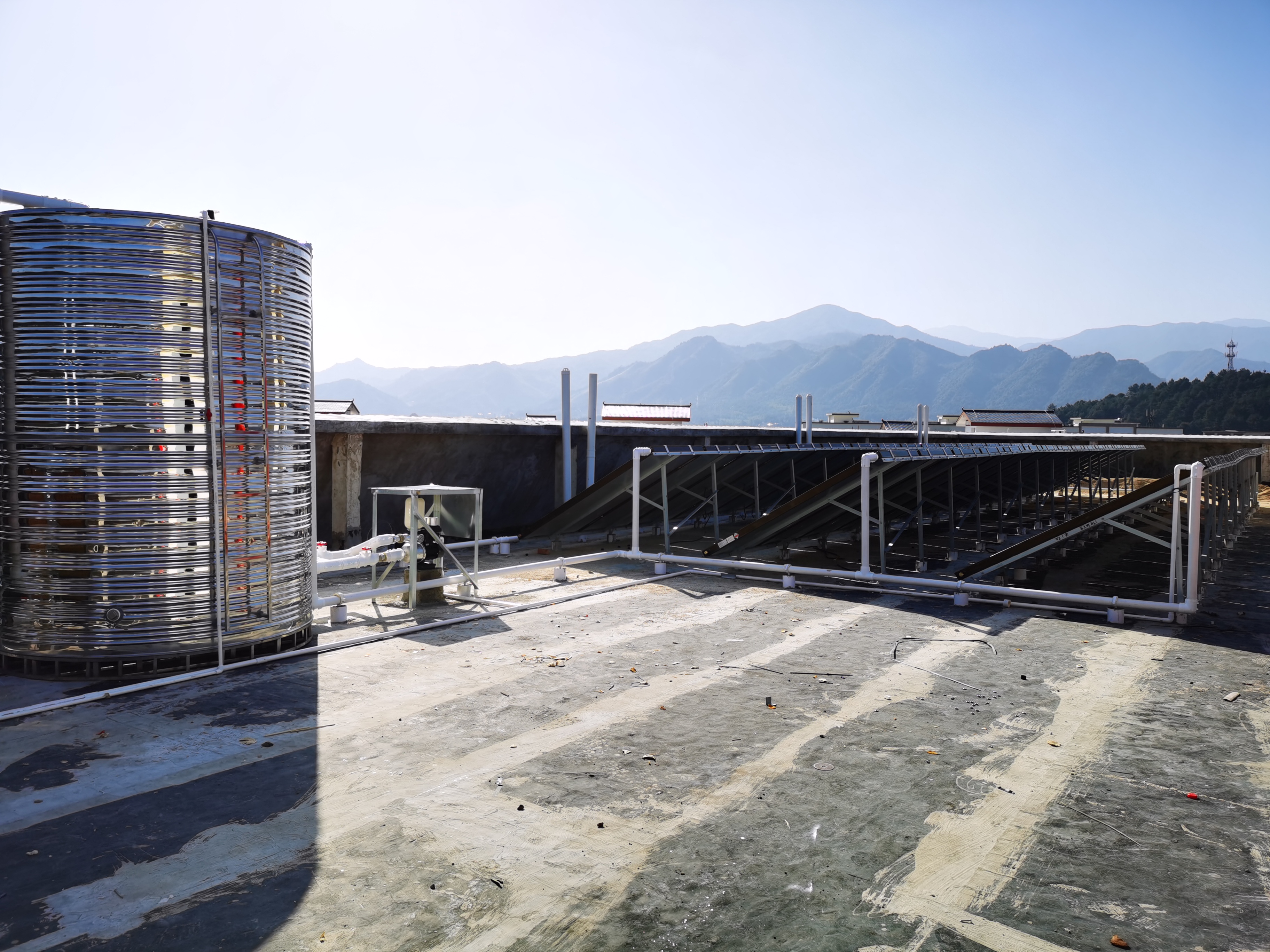 学校空气能热水系统工程特点有哪些？