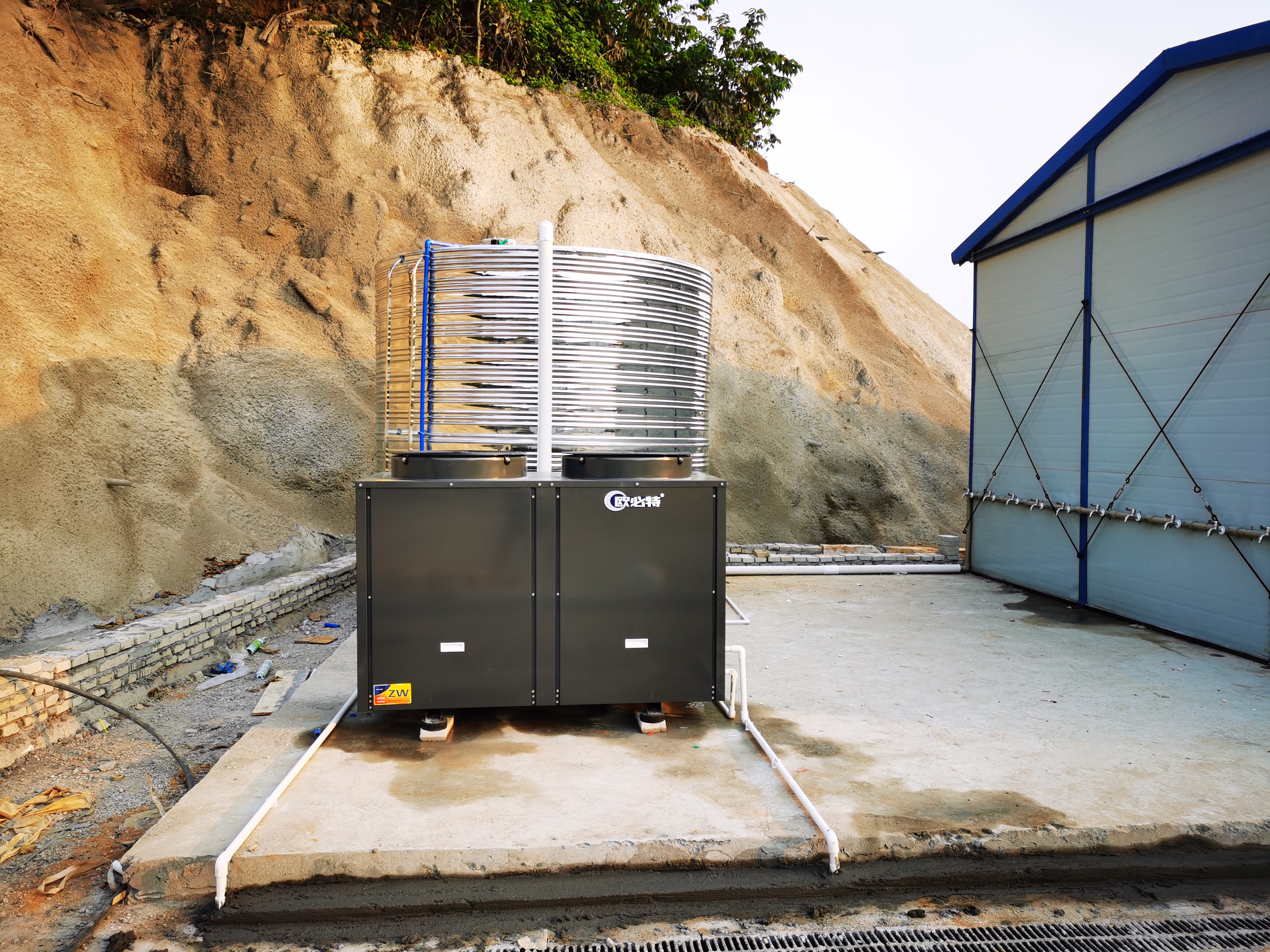 中建八局萝岗中医院项目10匹10吨空气能热水工程