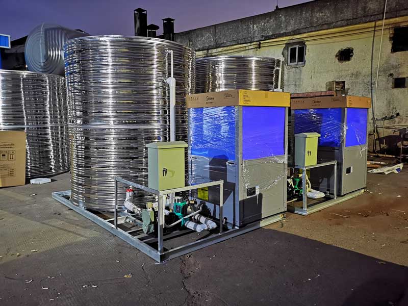 湖南怀化双井镇中学两套10匹8吨美的空气能热水器一体机